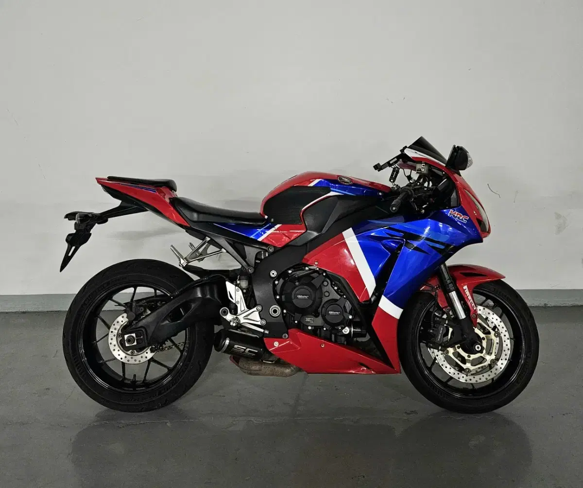 상태 좋은 CBR 1000RR 판매합니다